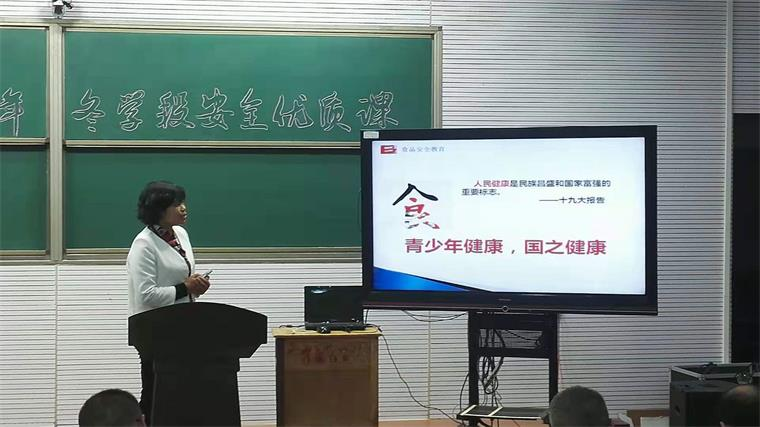 任秋萍老师在讲课冯斌斌老师在讲课苏春花老师在讲课童云霄老师在讲课